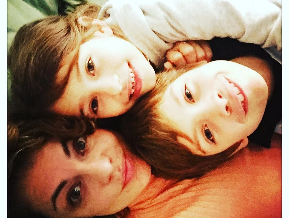 Así están Lázaro y Libertad, los hijos de Dolores Fonzi y Gael García Bernal