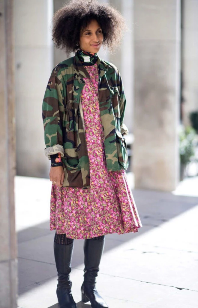 Así se usa el estampado camuflado esta primavera 2023. Foto: Pintrerest.