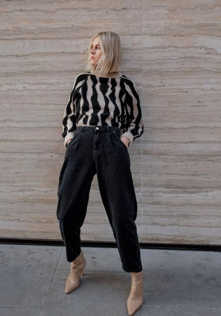 Así se usa el jean negro esta primavera 2023. Foto: Pinterest.