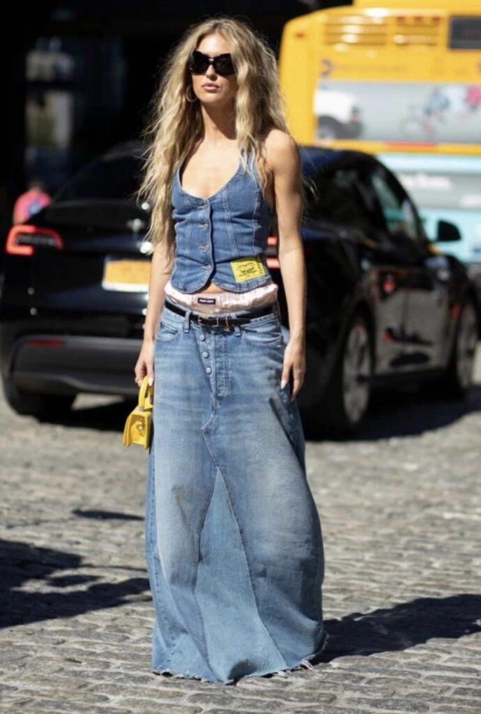 Así se usan los chalecos de jean esta temporada. Foto: Pinterest.