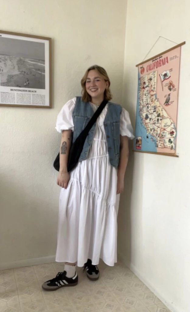 Así se usan los chalecos de jean esta temporada. Foto: Pinterest.