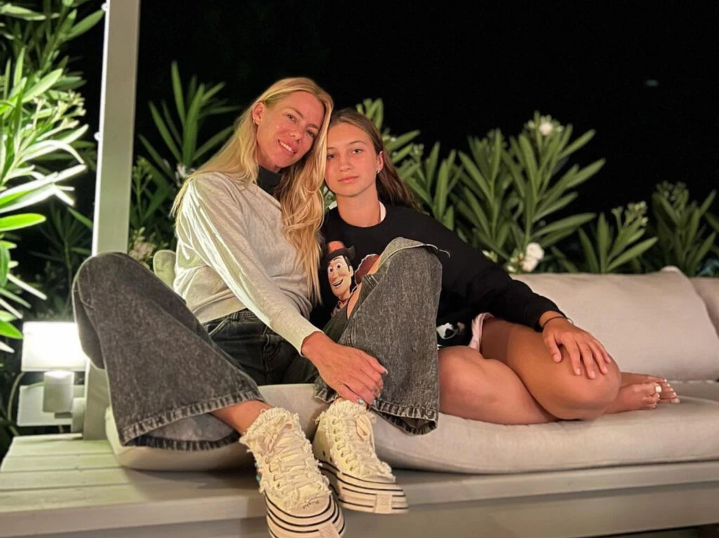 Así sorprendió Nicole Neumann a Indiana en el día de su cumpleaños número 15