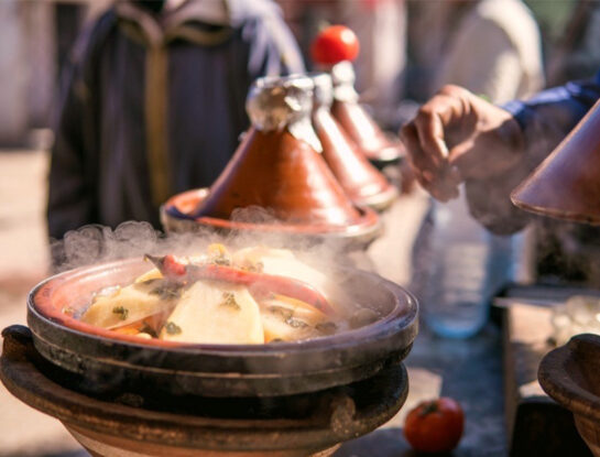 Bajo los cielos del mundo: Entre tajines y cuscús en las tierras africanas de Rabat, Marruecos