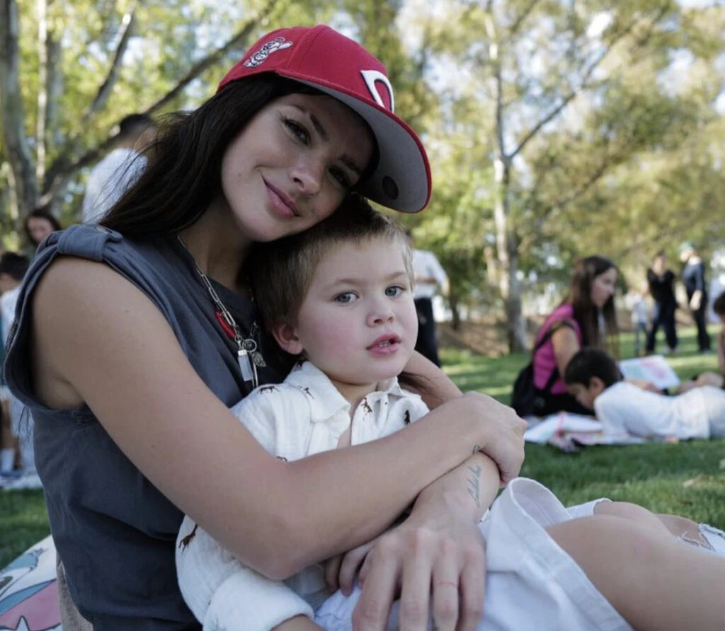 La China Suárez y Benjamin Vicuña juntos en un evento escolar. Foto: Instagram. 