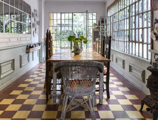 Decoración histórica y vintage en una casa refugio en Tigre