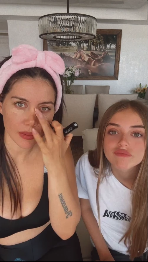 Wanda Nara compartió un vivo con Julieta Fillol, la novia de su hijo