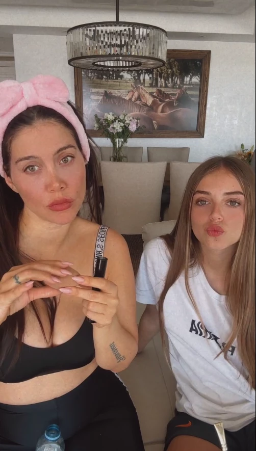 Wanda Nara compartió un vivo con Julieta Fillol, la novia de su hijo
