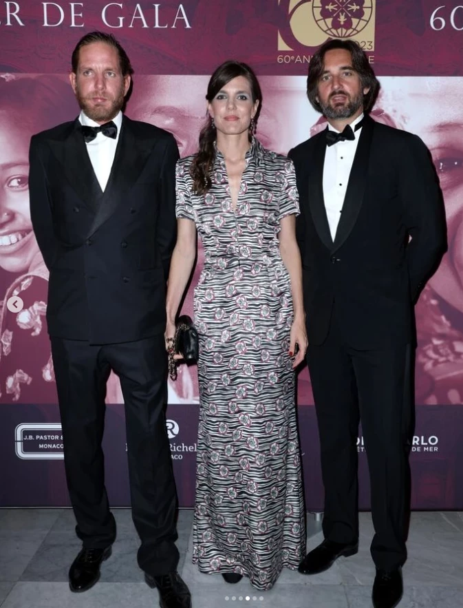 Charlotte Casiraghi, Pierre Casiraghi y Carole Bouquet en la Opera de Montecarlo
