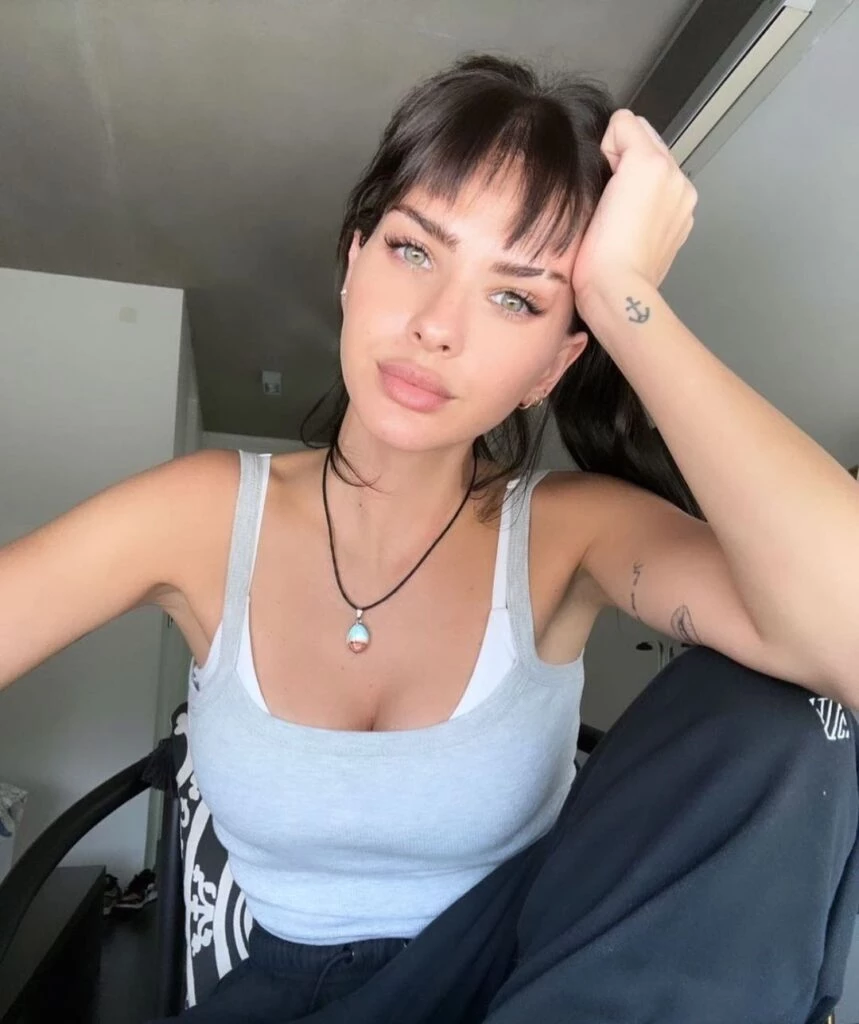 China Suárez con musculosa básica, la nueva tendencia