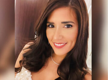 Mandinha Martínez, la mujer del Dibu Martínez, impactó en la red carpet del Balón de Oro con un glam look estilo Old Hollywood