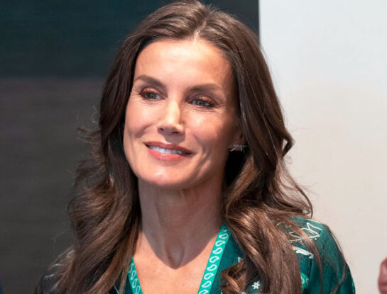 Letizia Ortiz sorprendió con su look hippie chic protagonizado por un vestido vintage de Sandro París