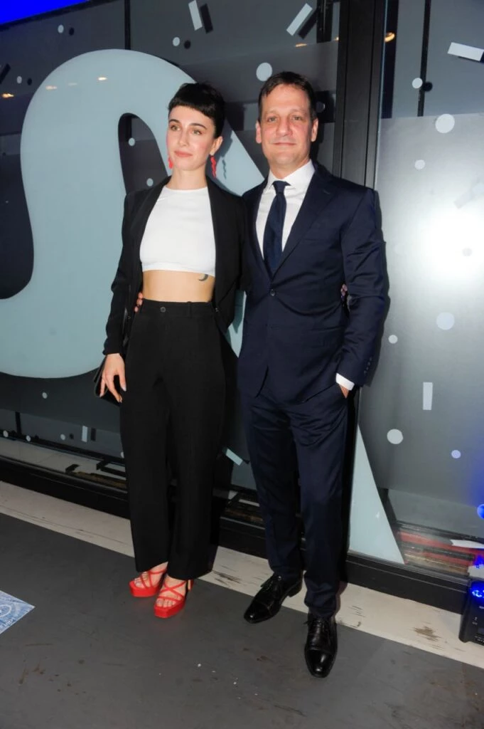 Rodrigo de la Serna y novia