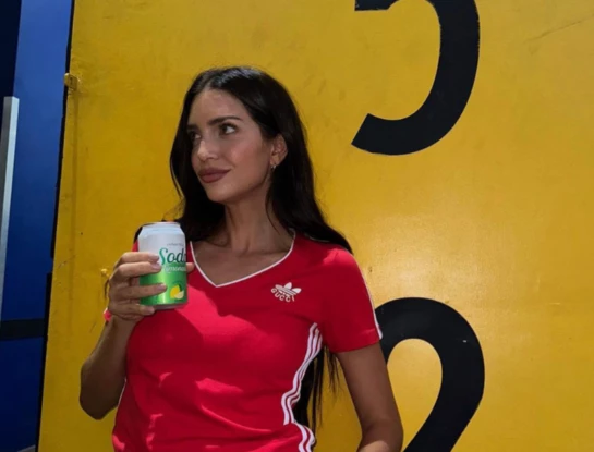 Zaira Nara apostó por el athleisure en su viaje a San Pablo