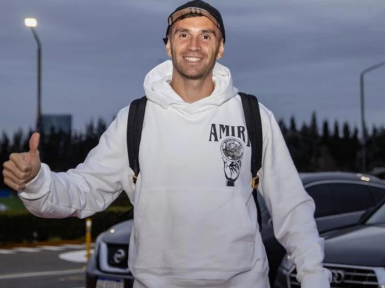 Dibu Martínez destacada