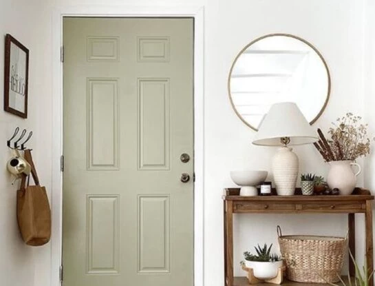 Todo lo que tenés que saber antes de pintar una puerta de madera