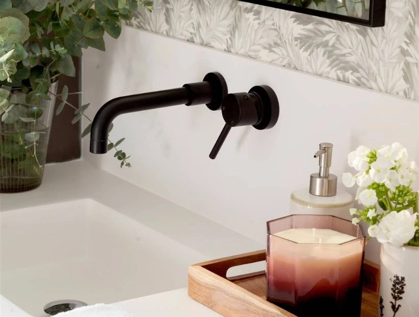 Alerta tendencia: así se llevan las griferías negro mate en baños y cocinas