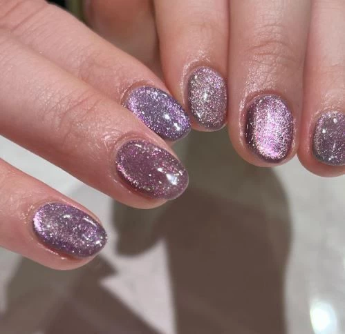 Esmaltes magnéticos, la novedad beauty para crear en tus uñas efectos especiales 