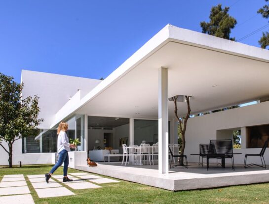 Si sos fan de la arquitectura, no te pierdas esta casa diseñada con un juego de volúmenes