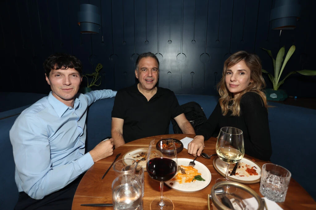 Facundo Garayalde, Paco Ramos y Julieta Cardinali