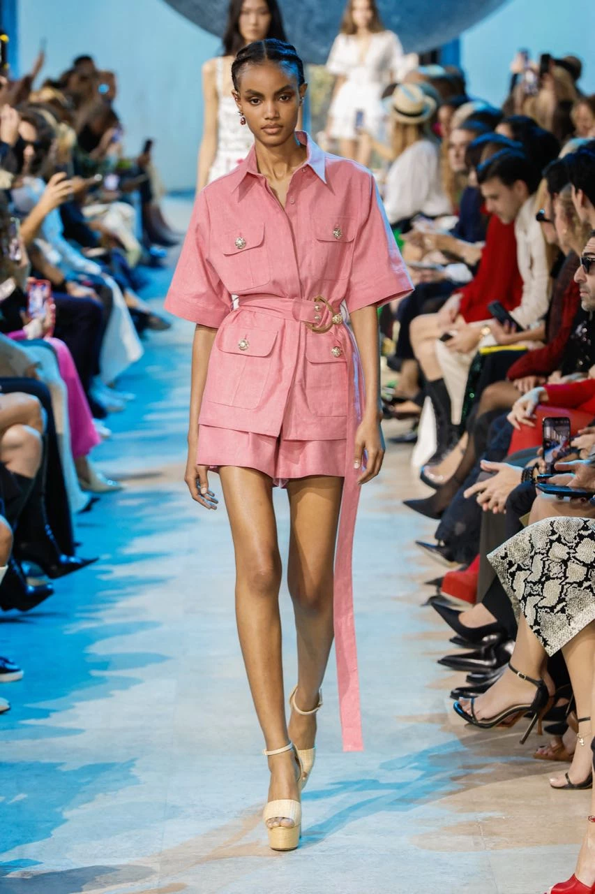 Desfile Elie Saab primavera verano 2024 en la Semana de Moda de París.