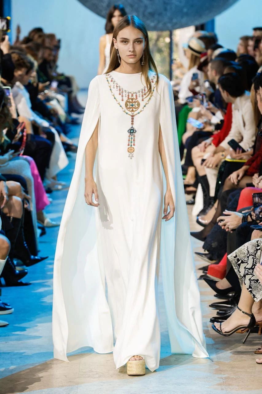 Desfile Elie Saab primavera verano 2024 en la Semana de Moda de París.