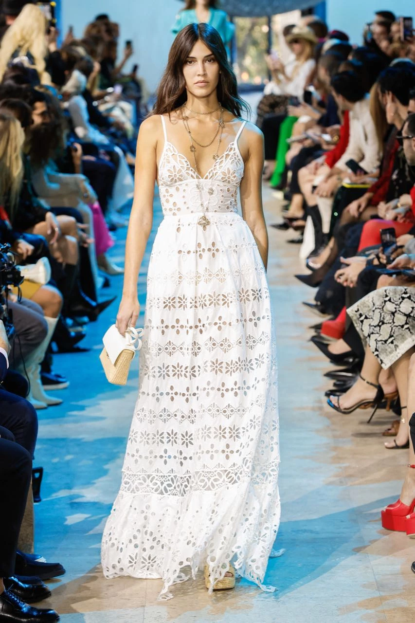 Desfile Elie Saab primavera verano 2024 en la Semana de Moda de París.