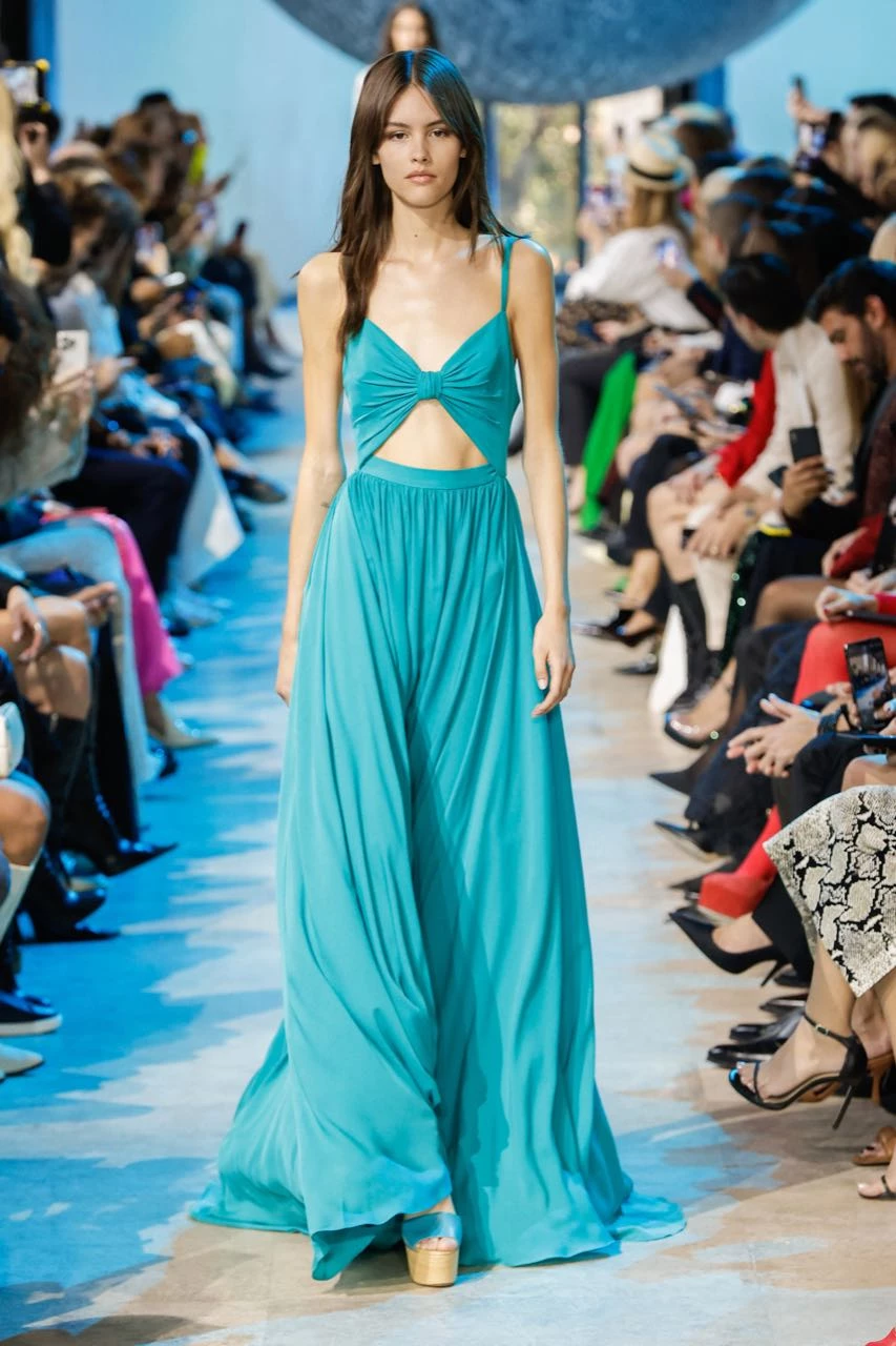 Desfile Elie Saab primavera verano 2024 en la Semana de Moda de París.