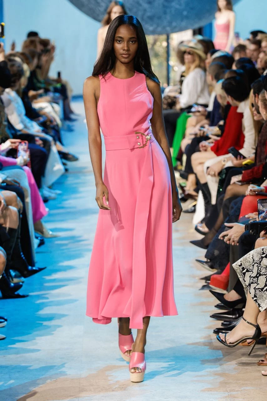 Desfile Elie Saab primavera verano 2024 en la Semana de Moda de París.