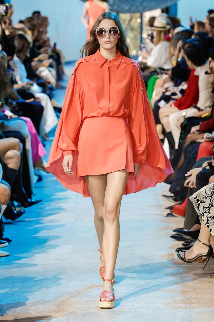 Desfile Elie Saab primavera verano 2024 en la Semana de Moda de París.