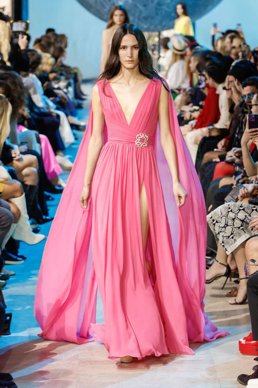 Desfile Elie Saab primavera verano 2024 en la Semana de Moda de París.