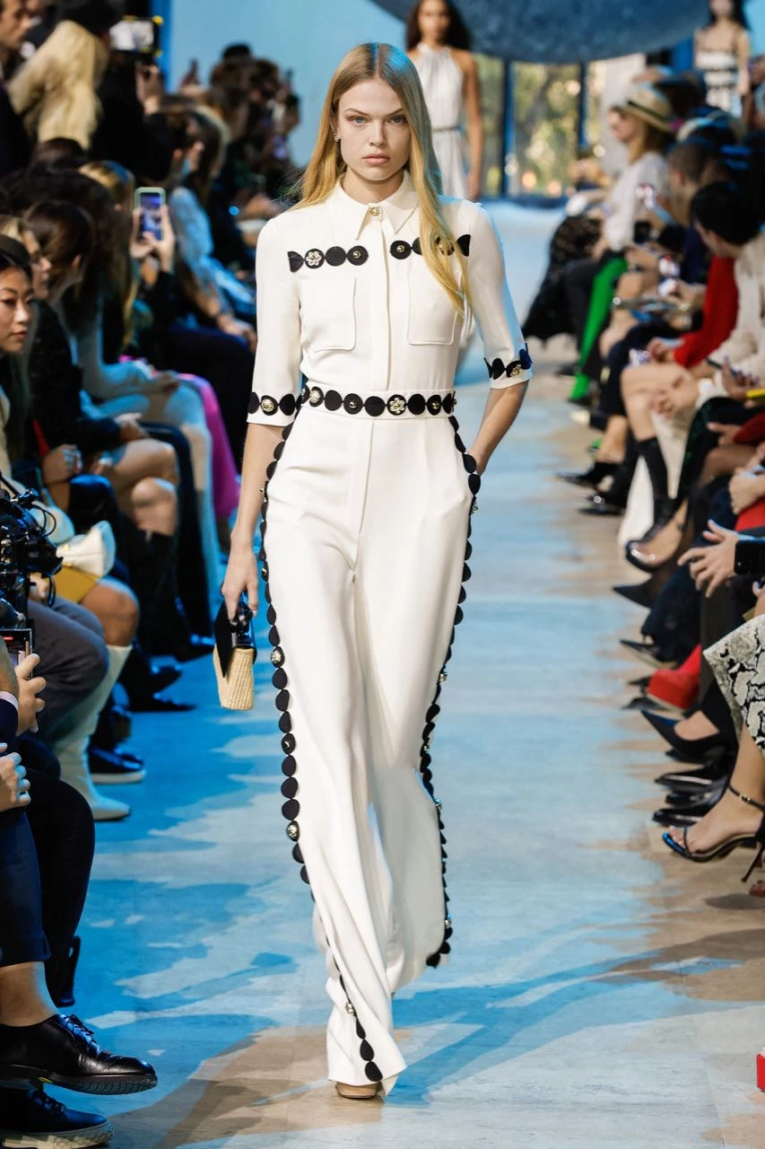 Desfile Elie Saab primavera verano 2024 en la Semana de Moda de París.