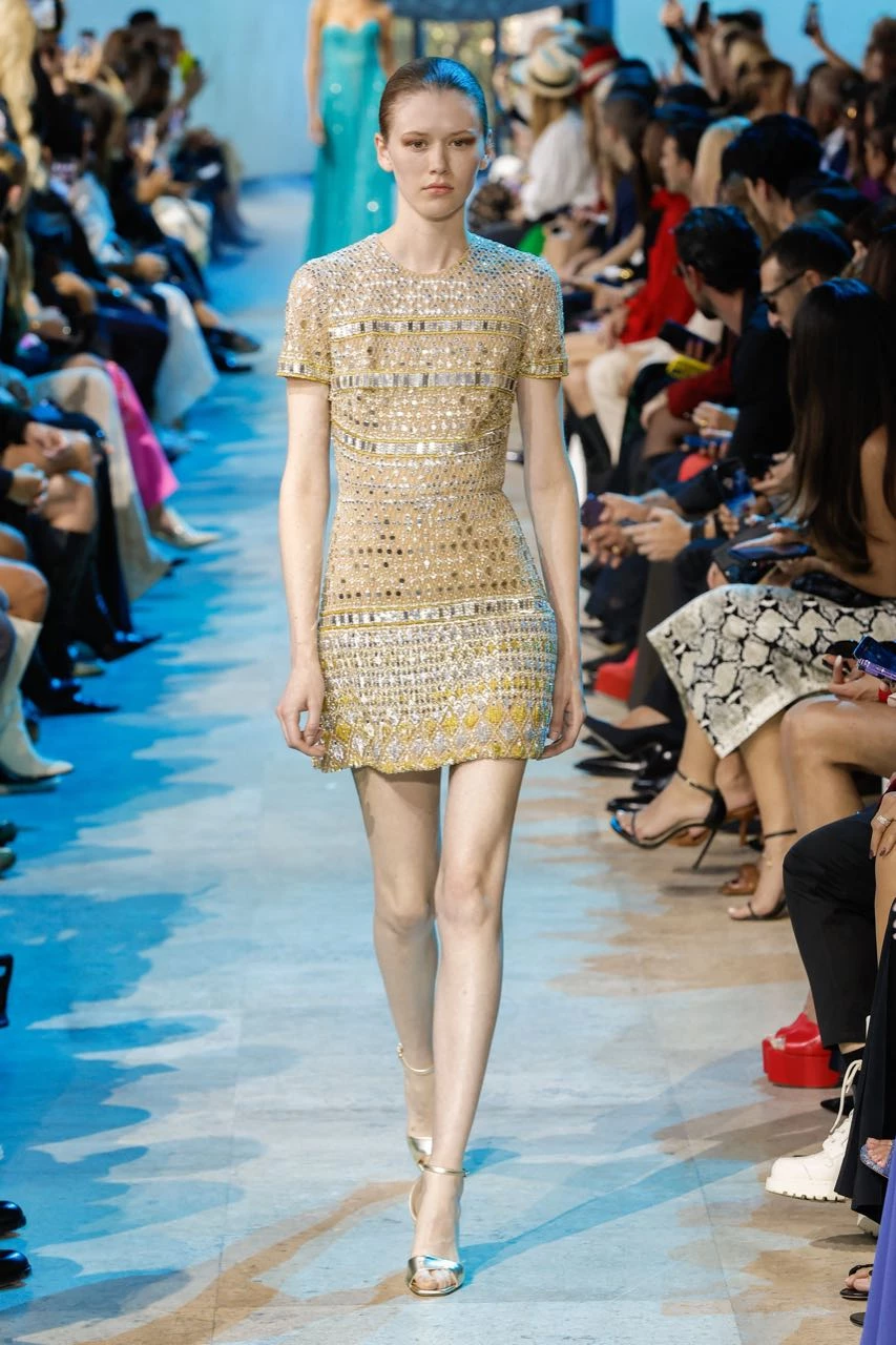 Desfile Elie Saab primavera verano 2024 en la Semana de Moda de París.