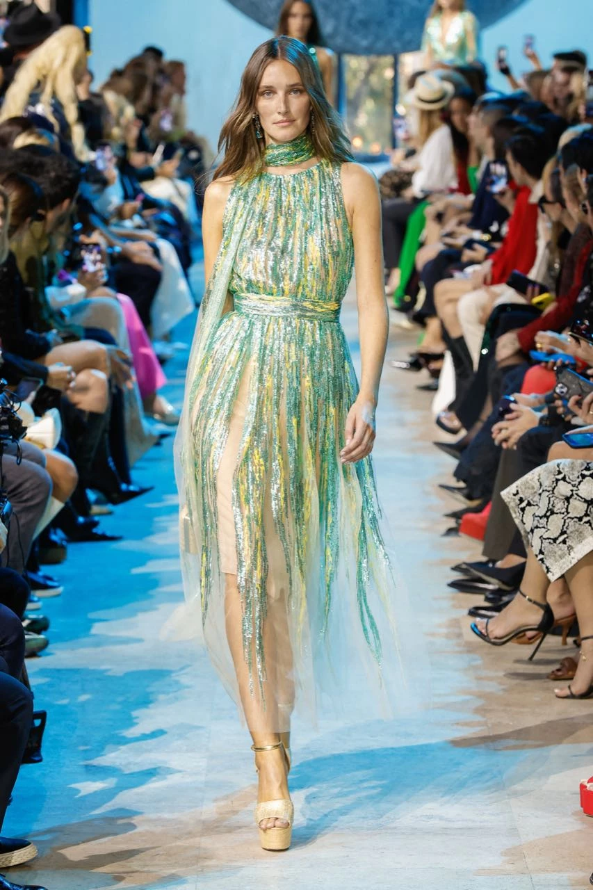 Desfile Elie Saab primavera verano 2024 en la Semana de Moda de París.