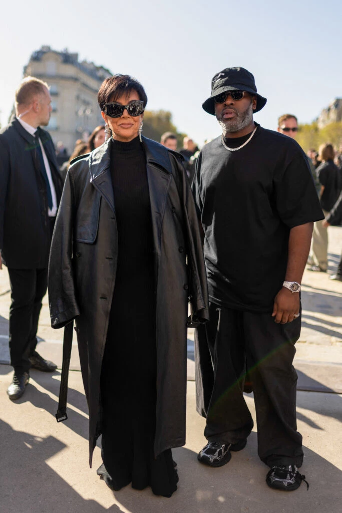 Kris Jenner y Corey Gamble en Balenciaga