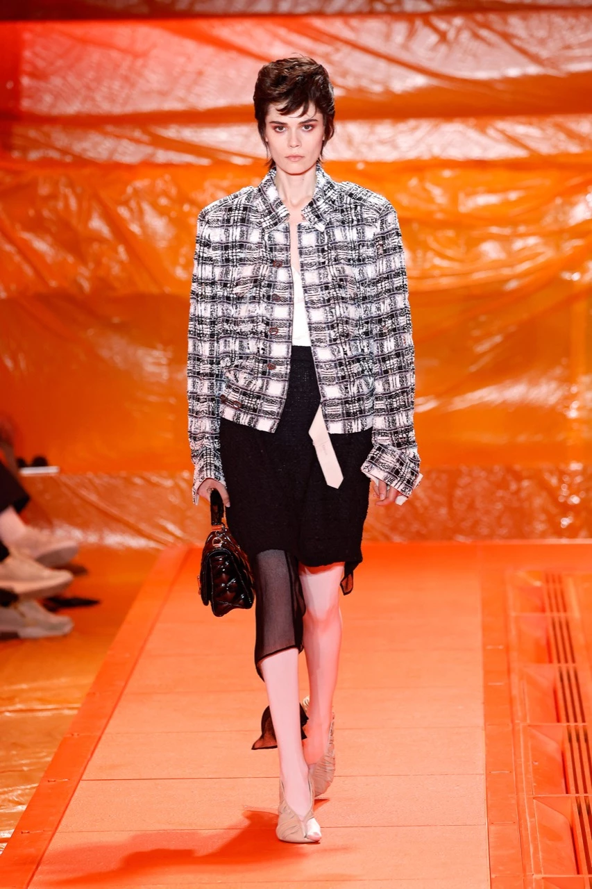 Desfile Louis Vuitton primavera verano 2024 en la Semana de Moda de París.