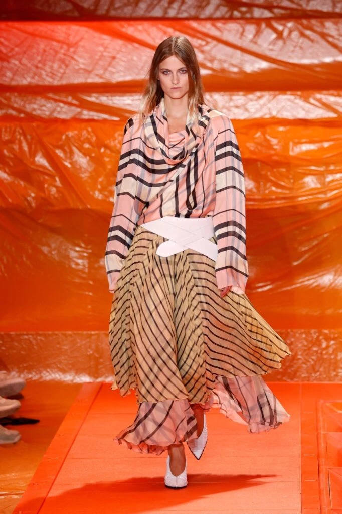 Desfile Louis Vuitton primavera verano 2024 en la Semana de Moda de París.