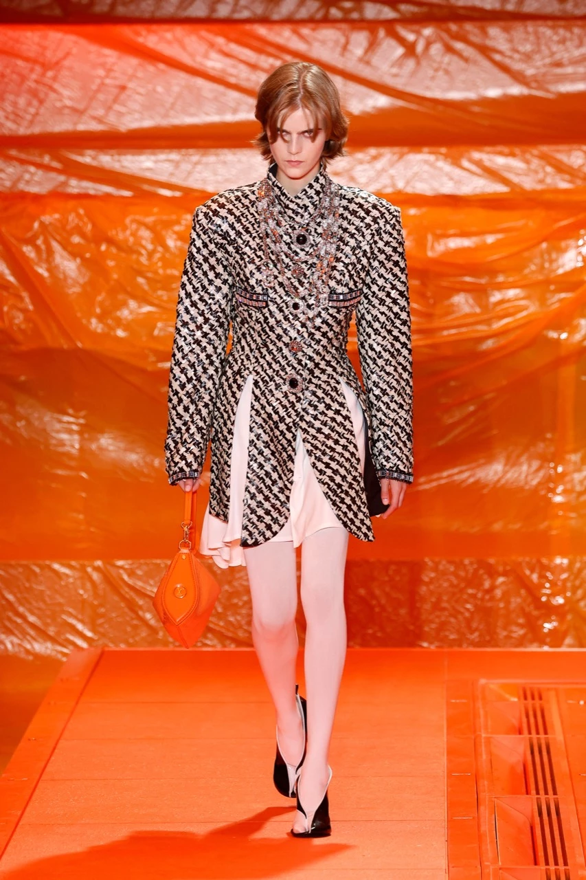 Desfile Louis Vuitton primavera verano 2024 en la Semana de Moda de París.