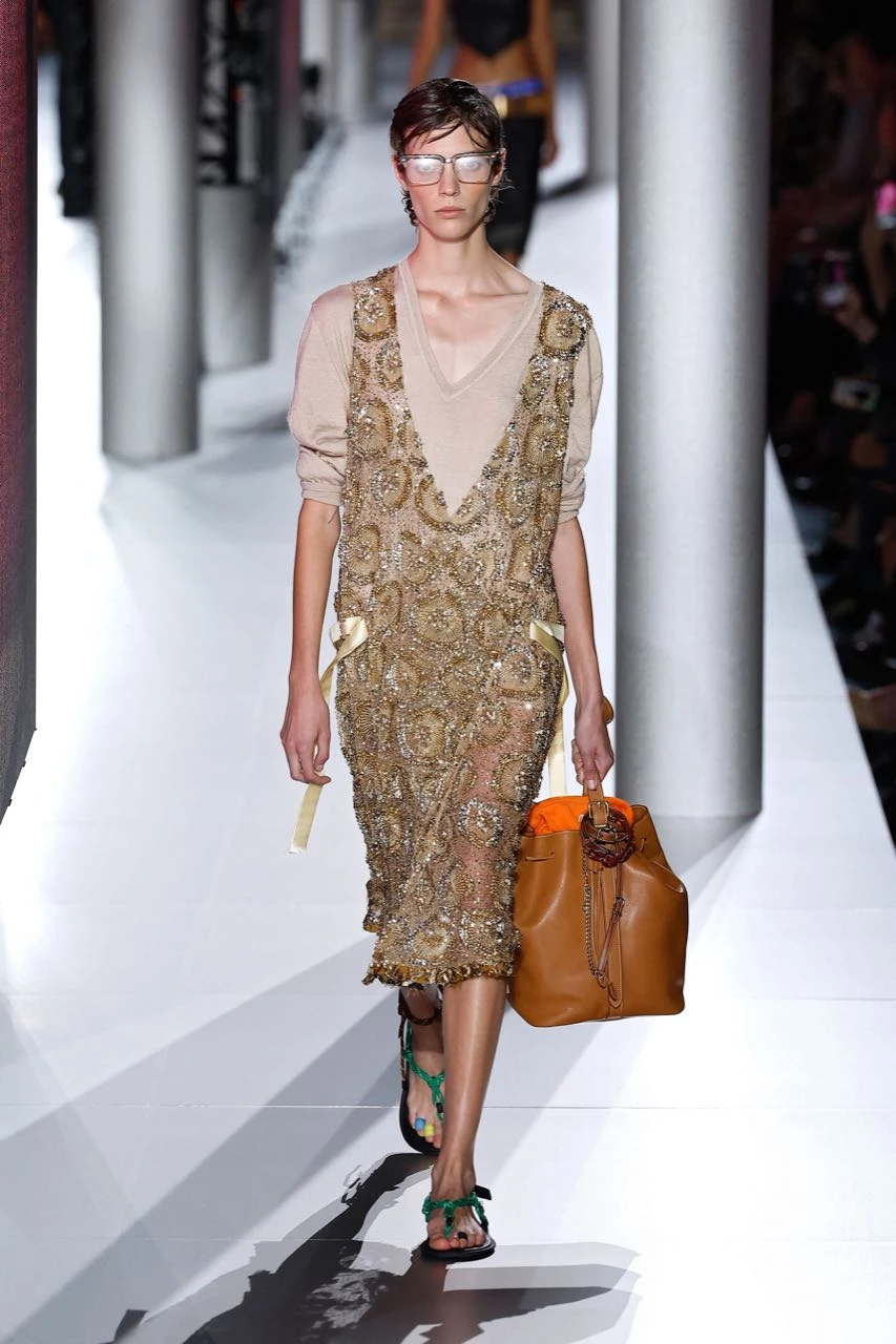 Desfile de Miu Miu primavera verano 2024 en la Semana de Moda de París.