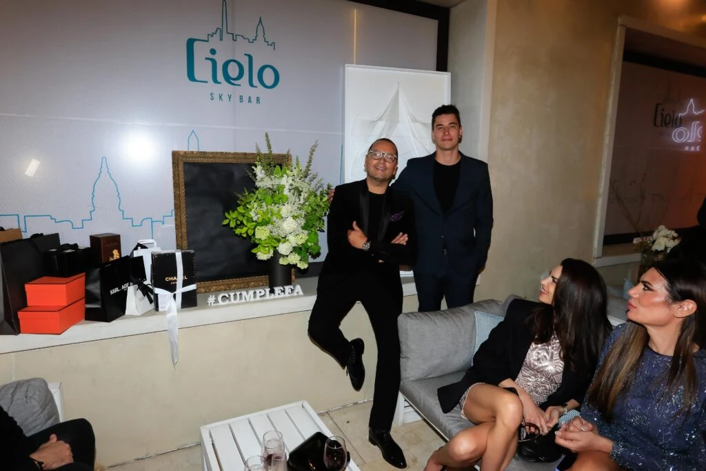 Fabián con el artista plástico Brian Lopes de Hilorama