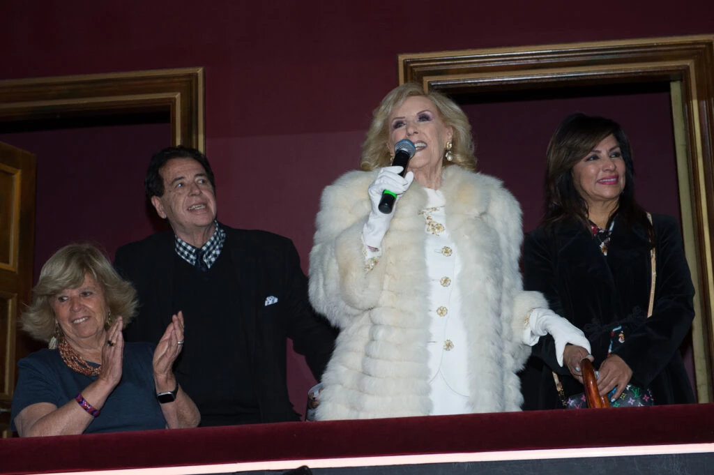 Mirtha Legrand fue al teatro Astral