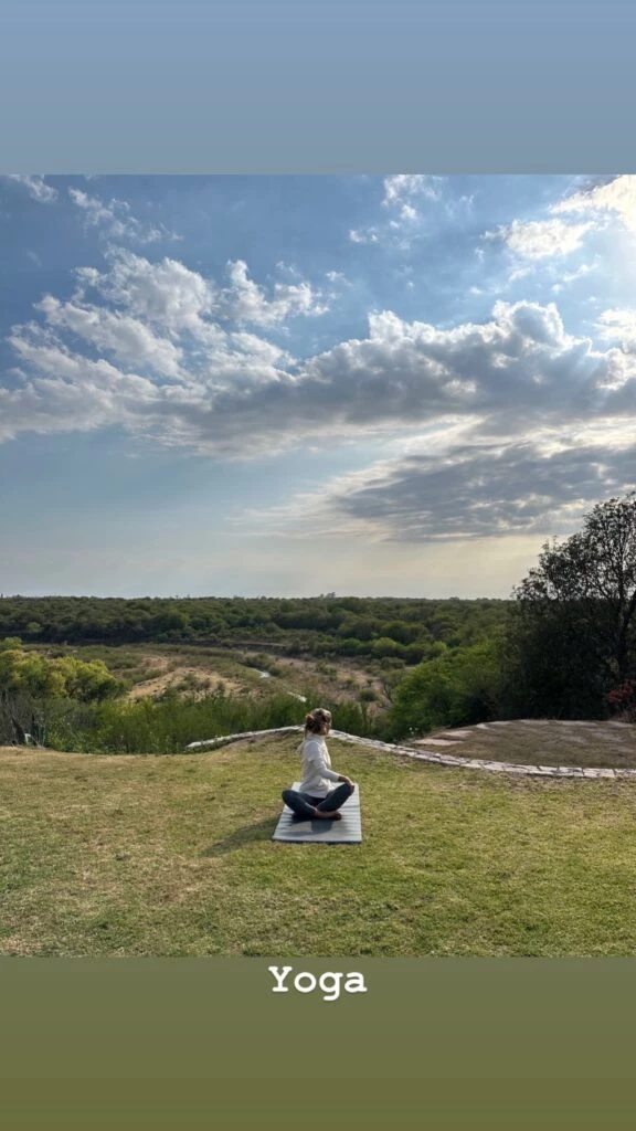 Juliana Awada se mostró haciendo yoga al aire libre