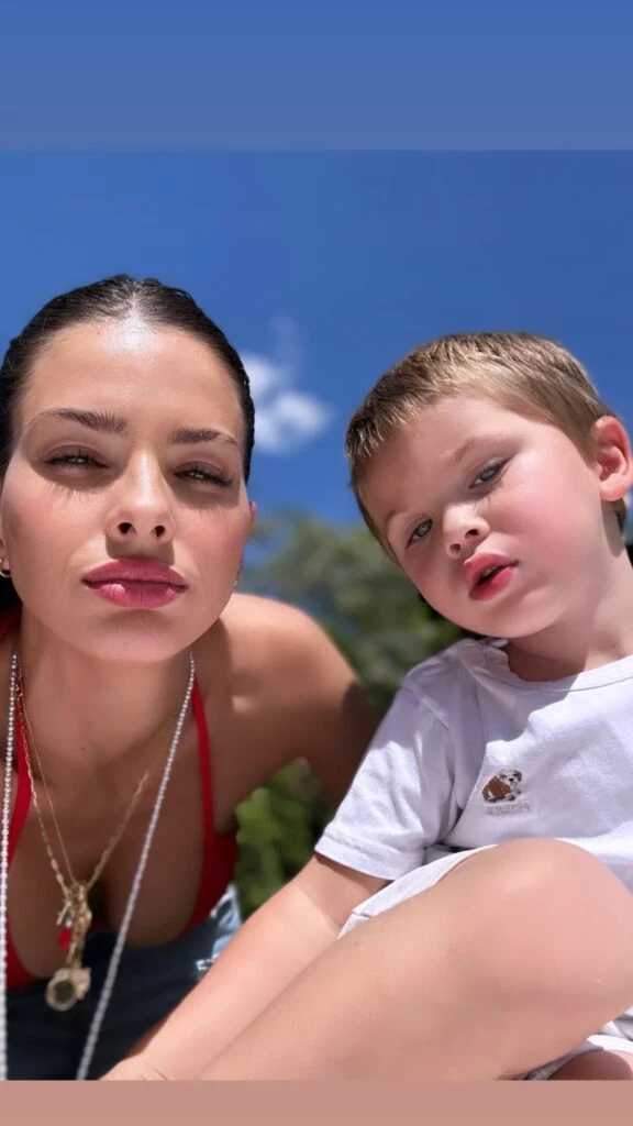 La China Suárez junto a su hijo Amancio