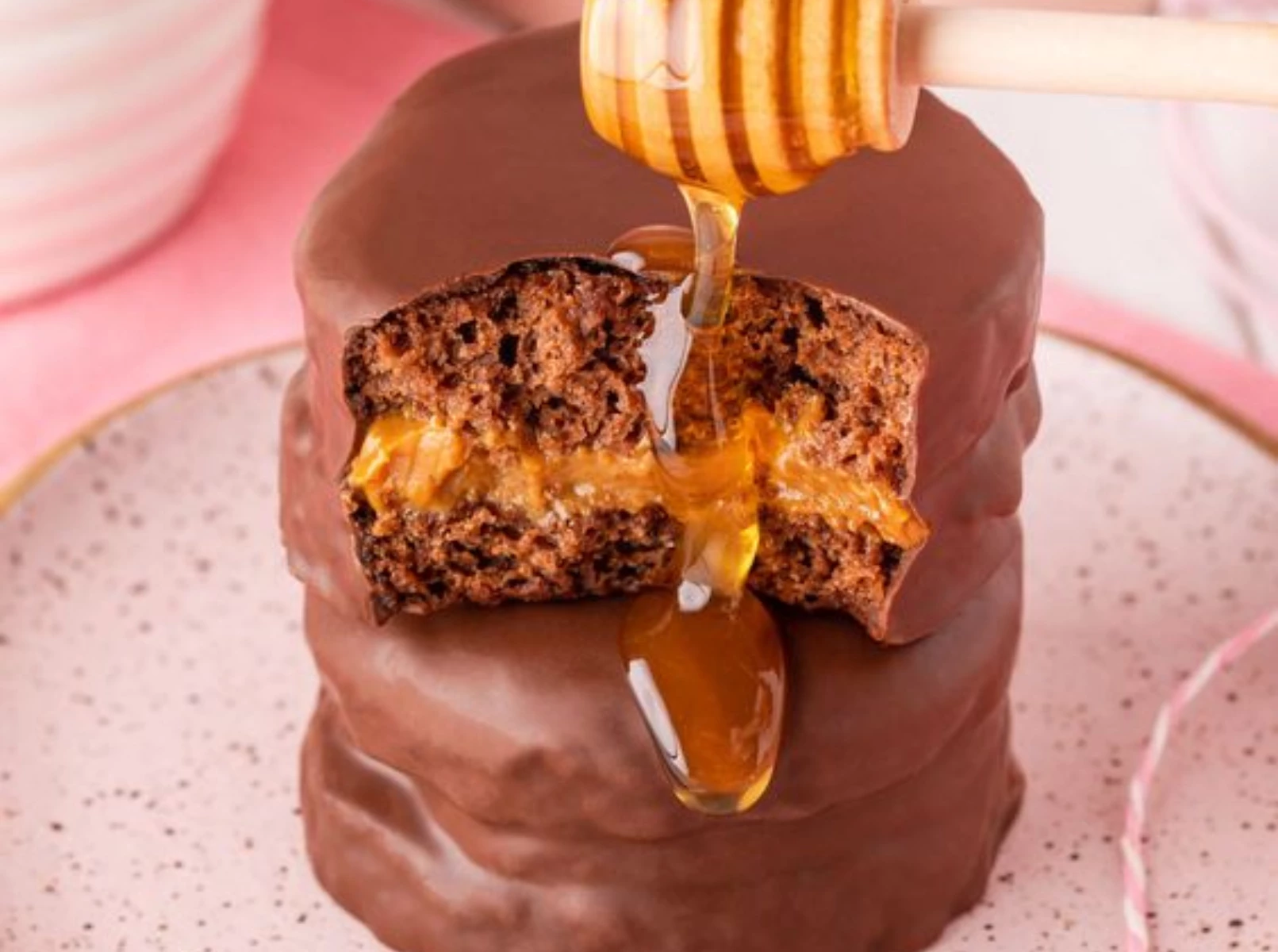 La receta perfecta para la merienda, torta alfajor en simples pasos