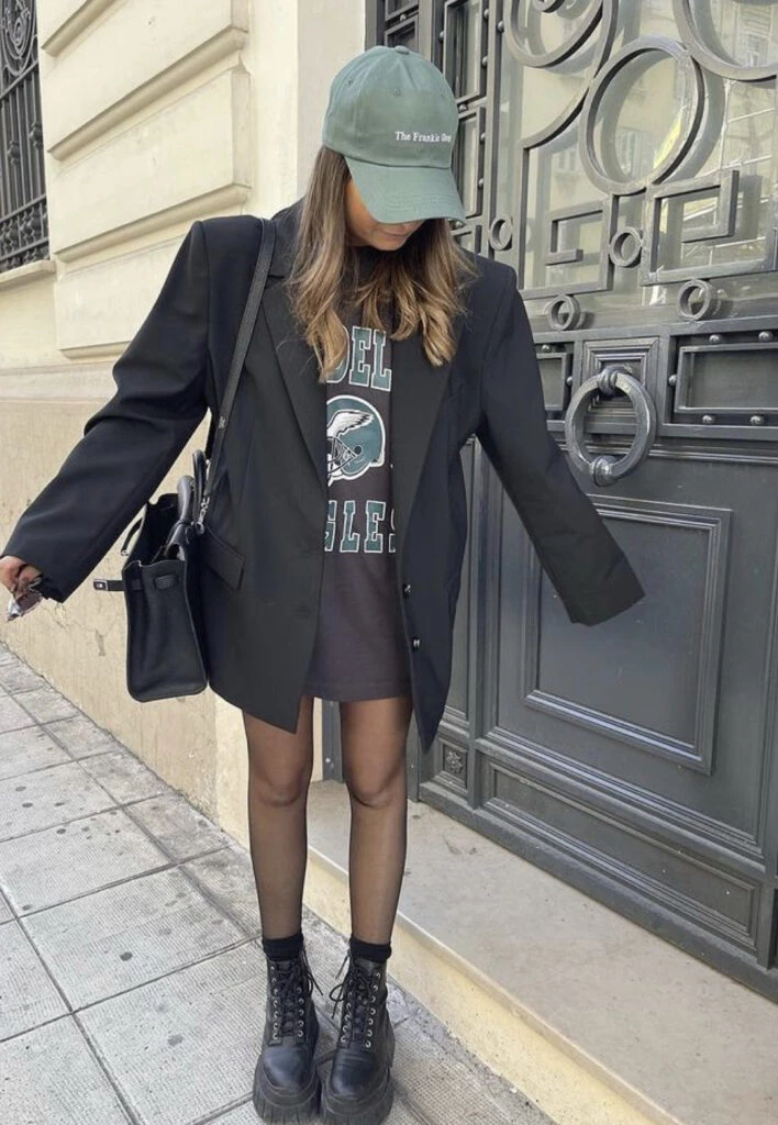 Los blazers son ideales para usar durante la transición de temporada. Foto: Pinterest.