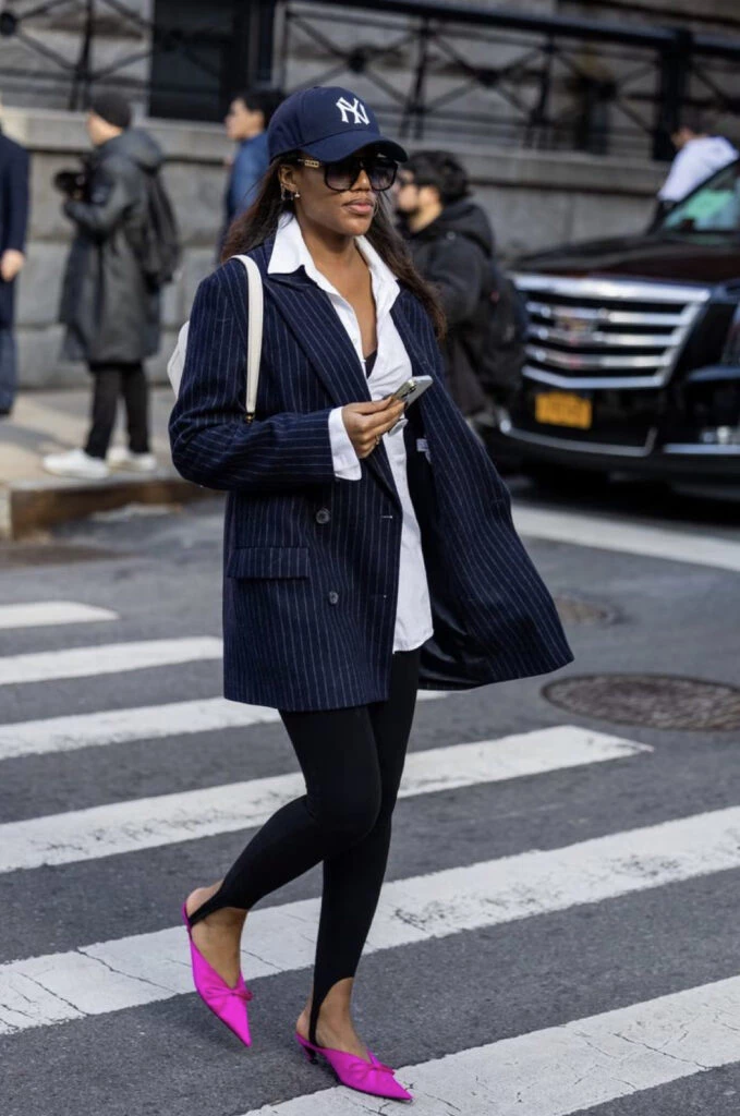 Los blazers son ideales para usar durante la transición de temporada. Foto: Pinterest.