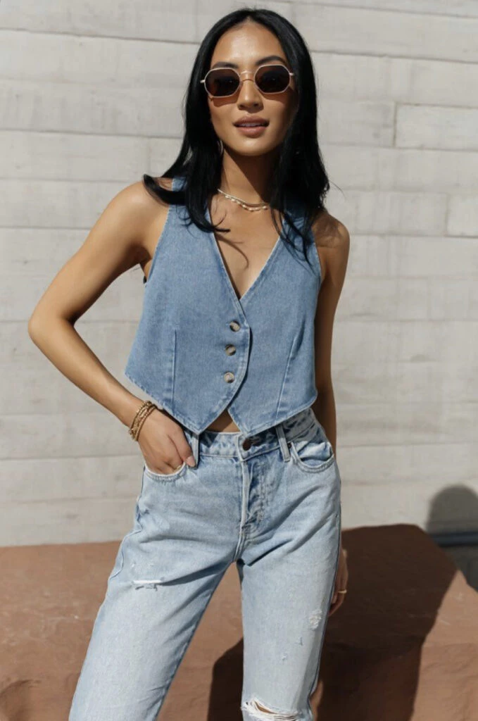 Los chalecos son furor esta primavera 2023. Foto: Pinterest.