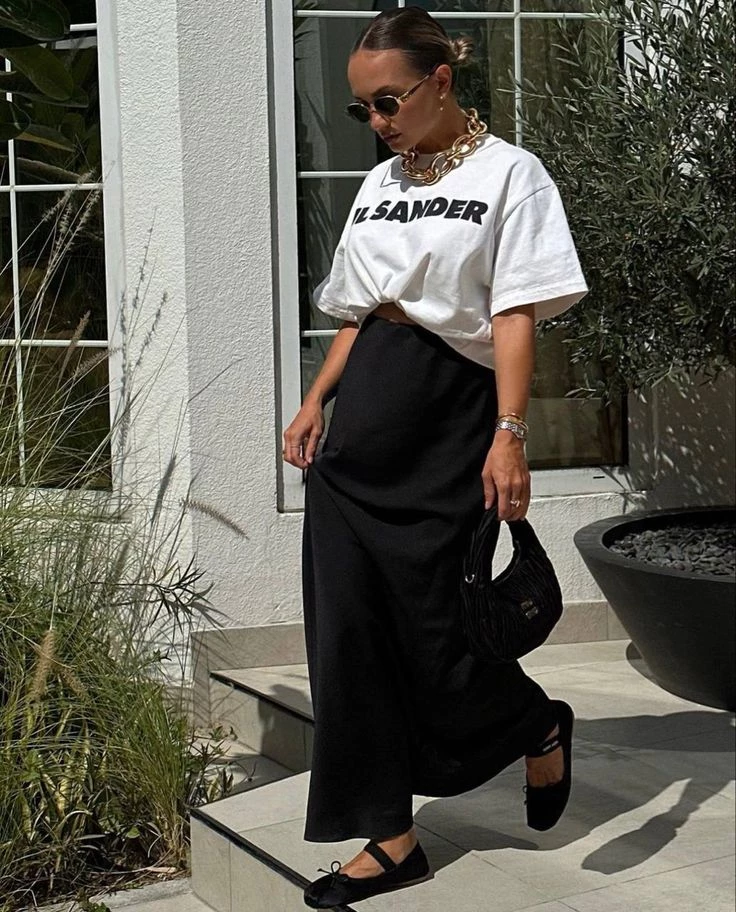 Los mejores looks minimalistas para salir de casa en primavera