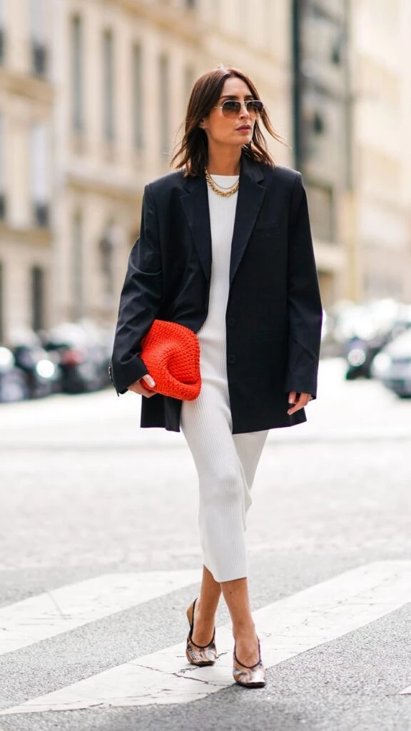 Los mejores looks minimalistas para salir de casa en primavera