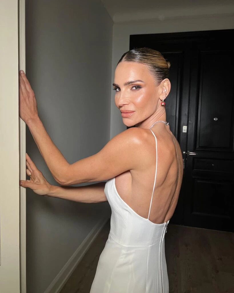 María Vázquez combinó elegancia con sensualidad