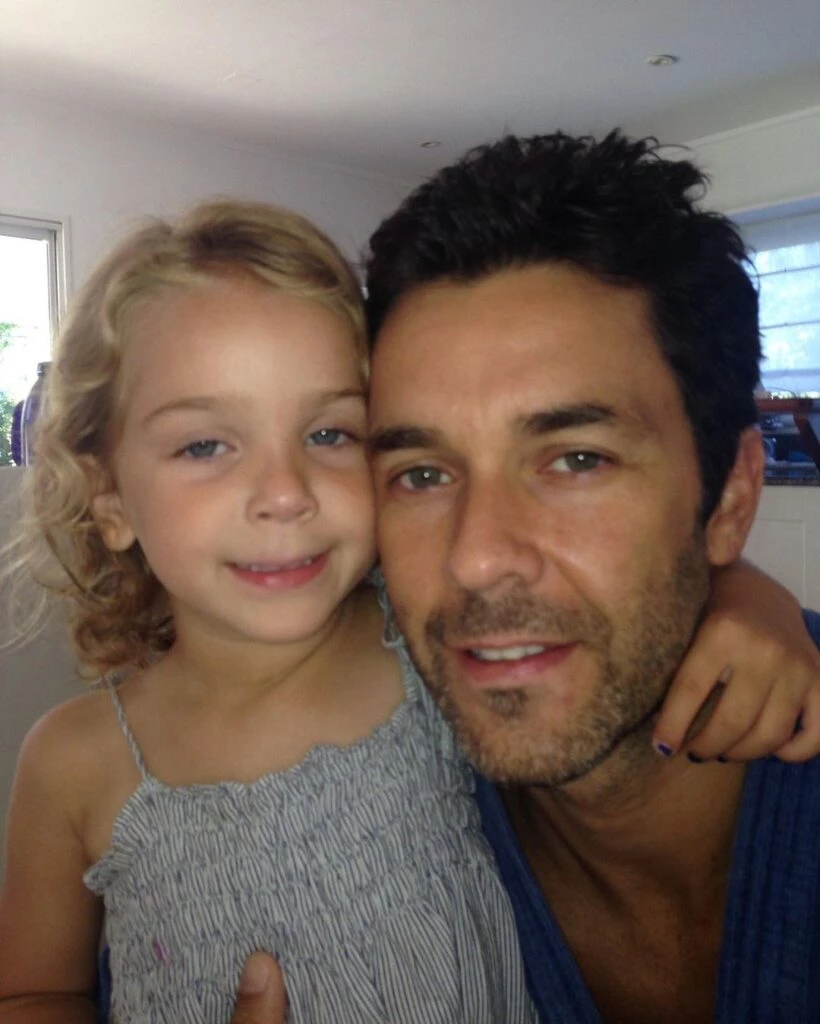 Mariano Martínez y la foto retro con su hija Olivia